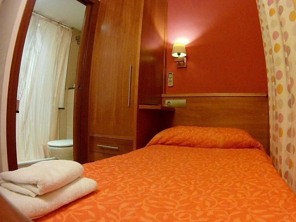 Hostal Fonda Galicia Cardedeu Exteriér fotografie
