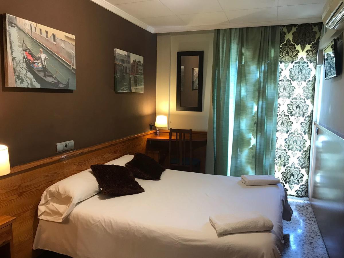 Hostal Fonda Galicia Cardedeu Exteriér fotografie