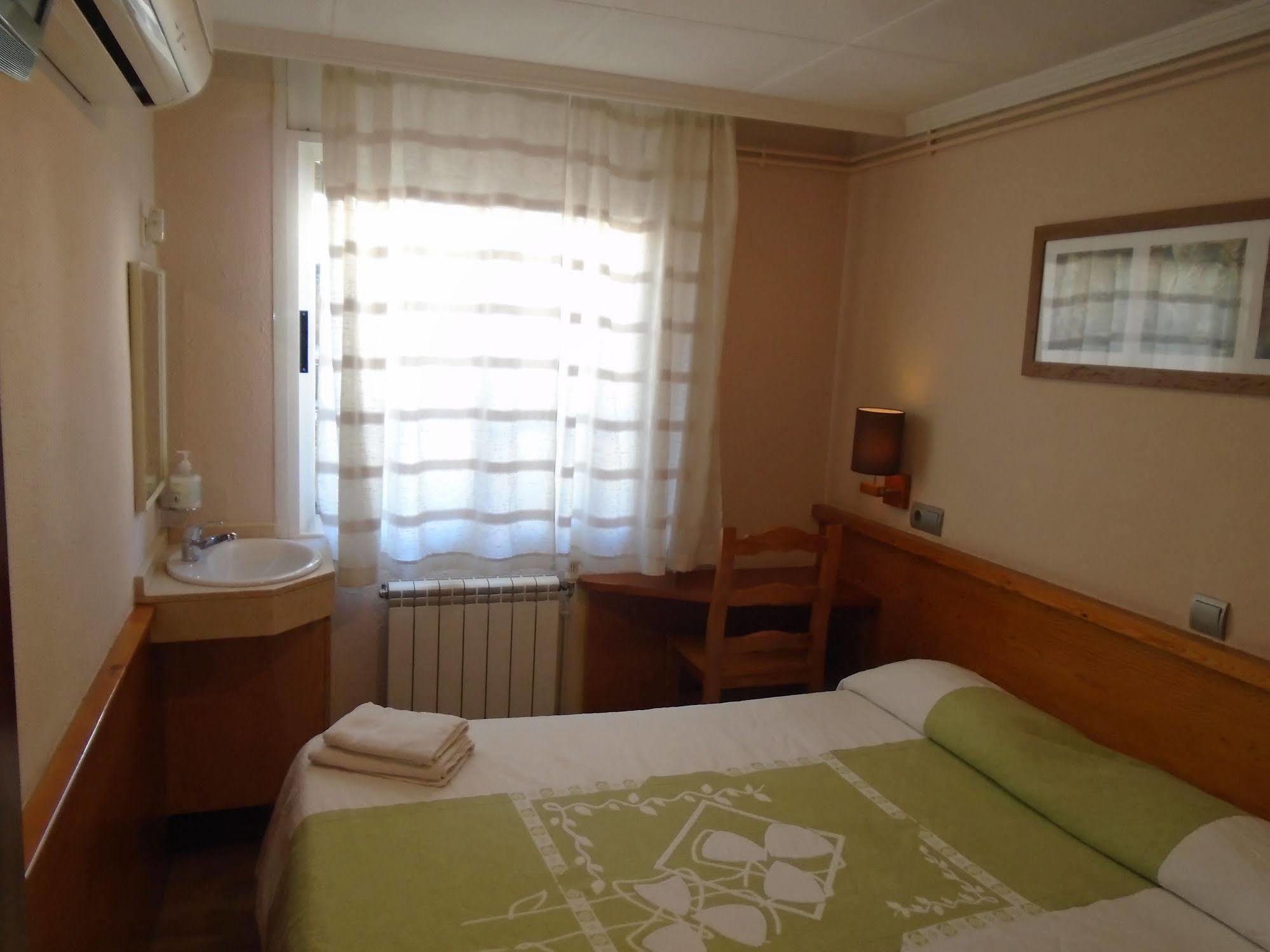 Hostal Fonda Galicia Cardedeu Exteriér fotografie